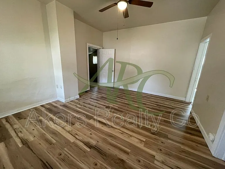 920 Damson St — Photo 3