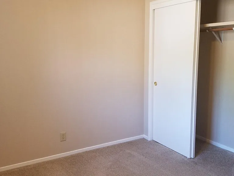 687 W Donna Dr — Photo 23