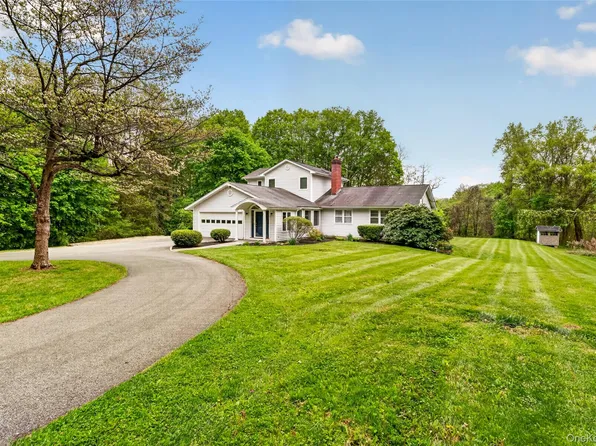 24 Overlook Drive, Pawling, NY 12564