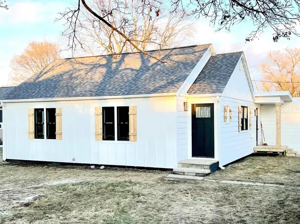 508 Locke St, East Tawas, MI 48730