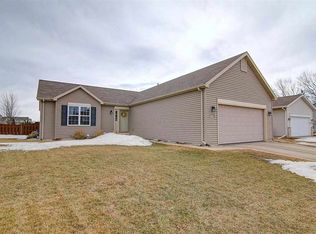 1099 Tara Dr, Sun Prairie, WI 53590