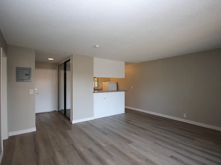 976 E Villa St #11 — Photo 2