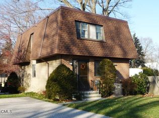 31 Wascussee Ln, Stamford, CT 06902