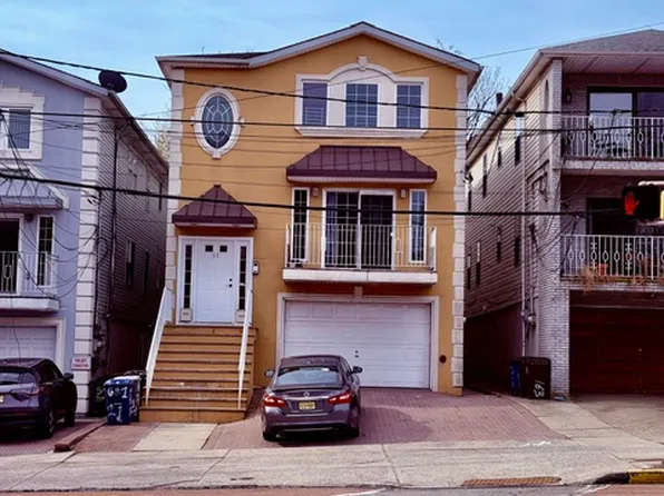 61 71st St #1, Guttenberg, NJ 07093