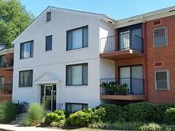 125 Clubhouse Dr SW #10, Leesburg, VA 20175