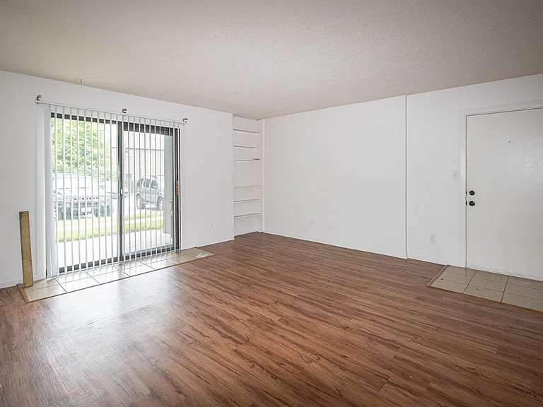 1607 Richardson St — Photo 3