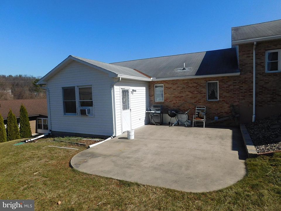 2nd image of 14 Kristi Ln