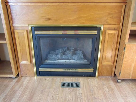 Gas fireplace