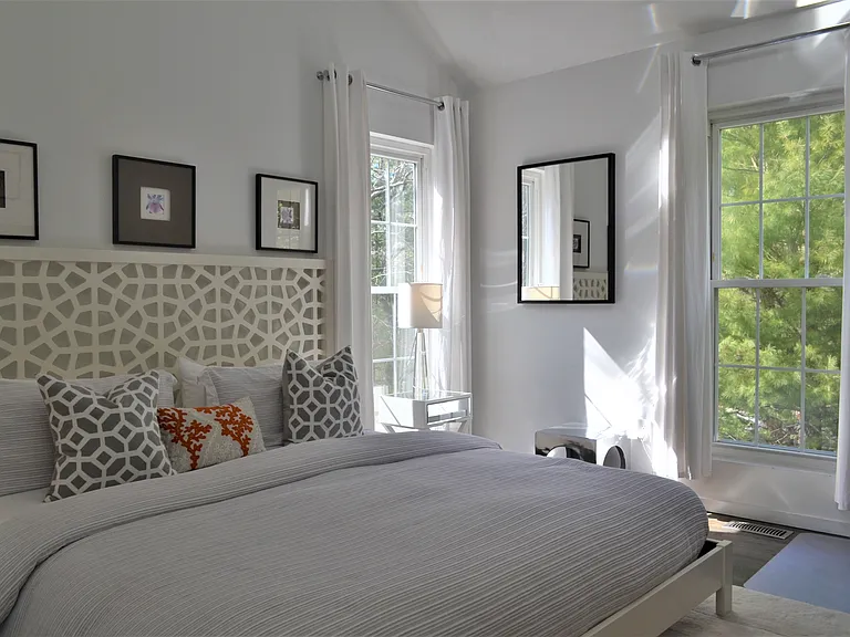 22 Montauk Ave — Photo 11