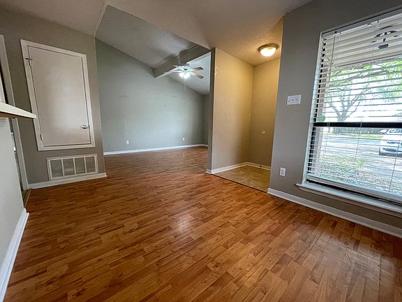 4th image of 2530 Hickory Dr