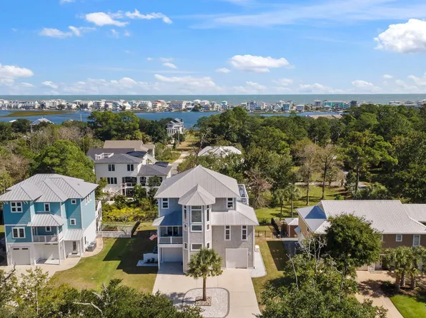 208 Oak Outlook Way N, Carolina Beach, NC 28428