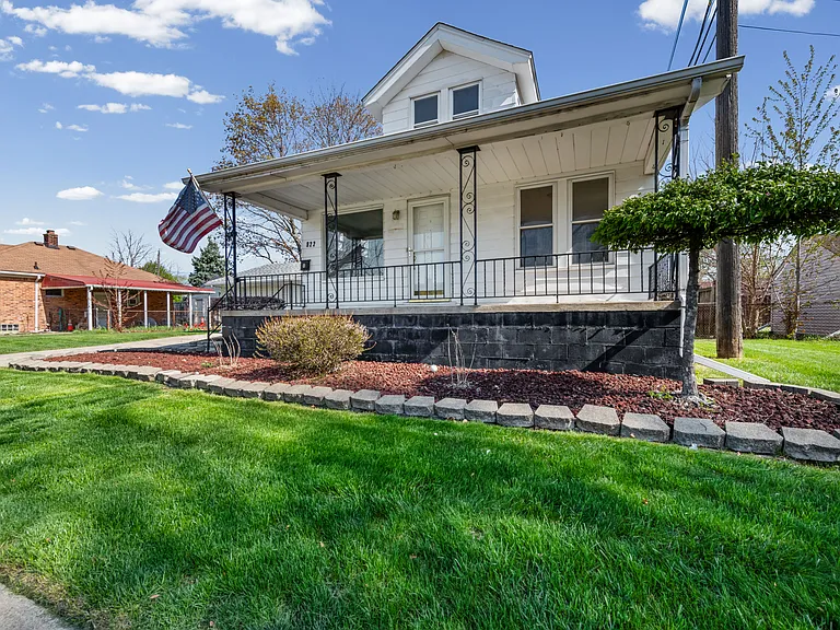 922 Mayflower Ave — Photo 3