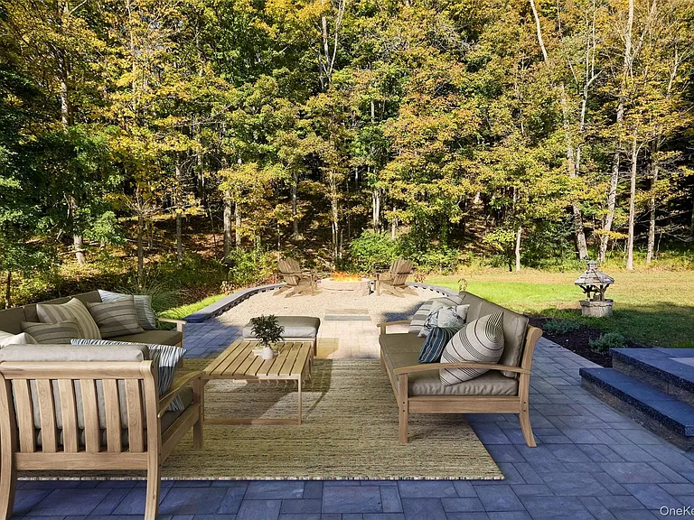 568 Oak Summit Rd — Photo 4