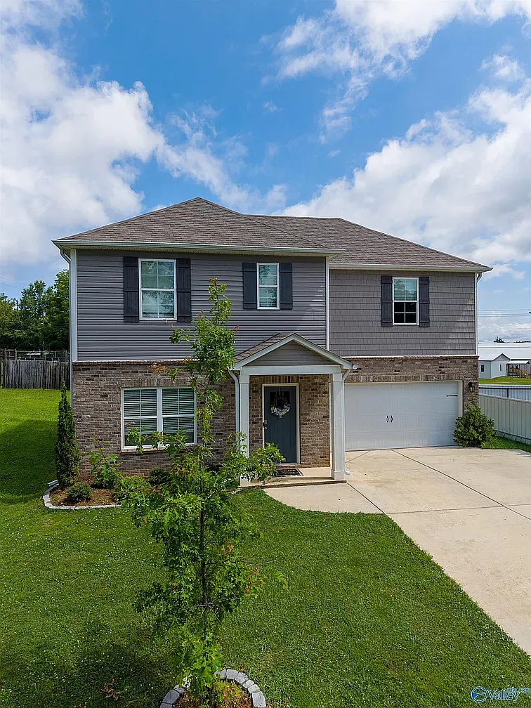 4 bed, 2.5 bath, 1510 sqft, $1,625 — Photo 2