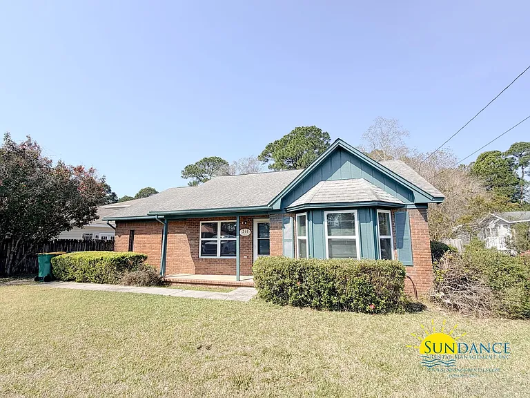 311 Evergreen Dr — Photo 1