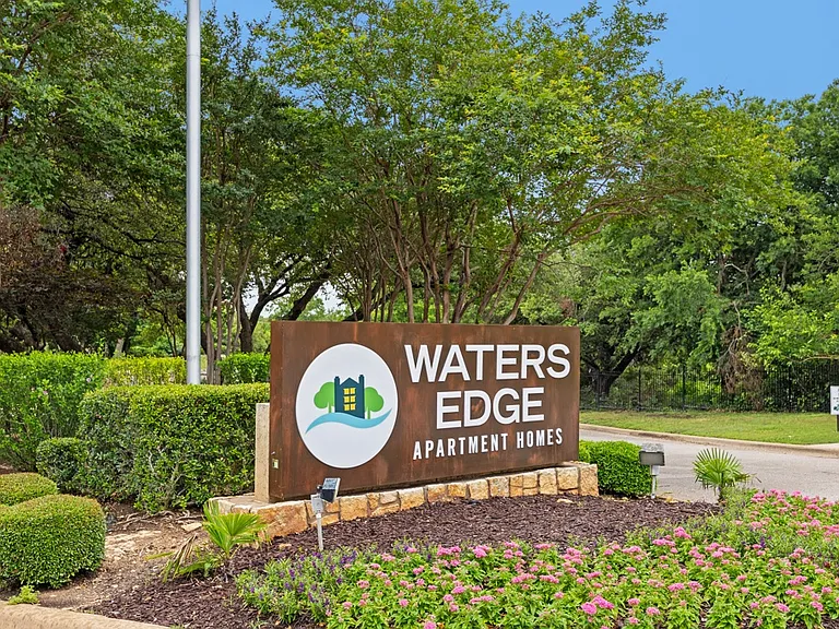 Waters Edge Apartments in Georgetown, TX