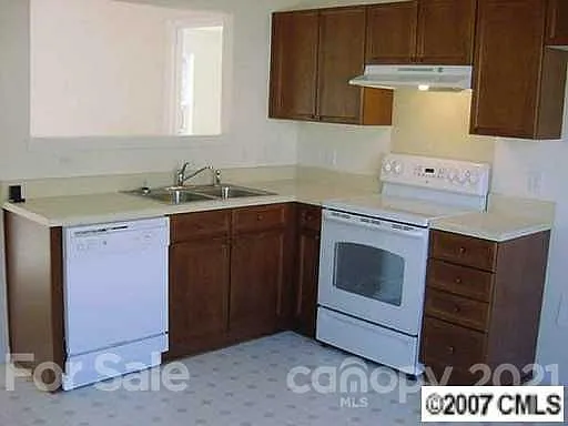3 bed, 2.0 bath, 1792 sqft, $1,795 — Photo 2