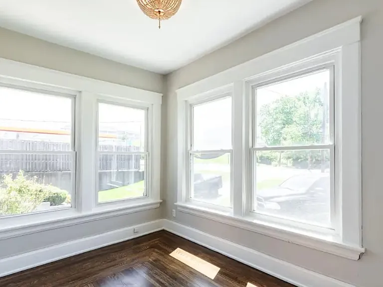 2556 Williams Ave — Photo 8