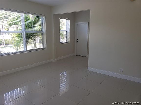 4th image of 1501 SE 2nd Ct APT 1