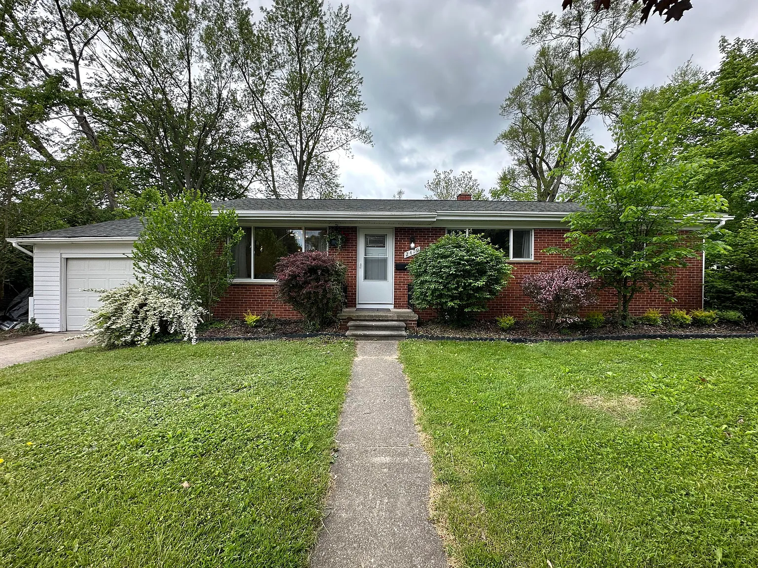 2419 Faye Dr photo 1