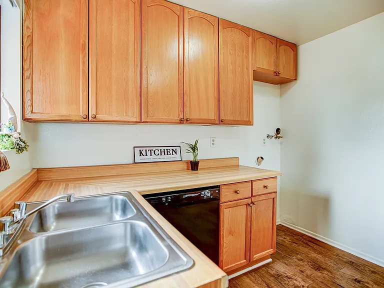Sierra View Apartments — Photo 6