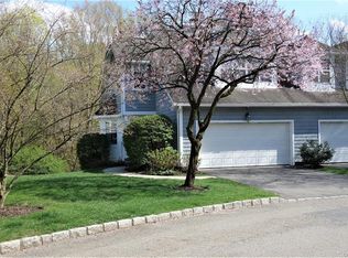 29 Mystic Dr, Ossining, NY 10562