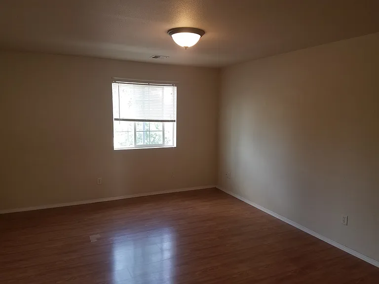 21 W Evergreen Dr — Photo 10