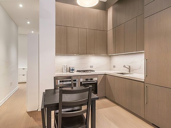 5th image of 77 Charlton St APT S6e