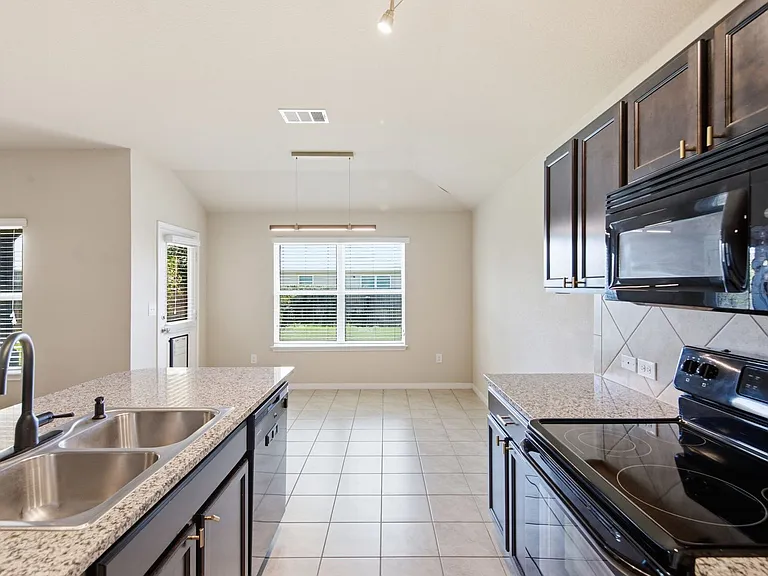 5813 Roderick Dr — Photo 23