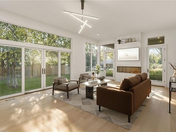 5th image of 135 Secord Ln