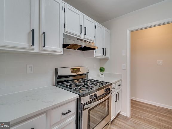 2nd image of 3890 Lyndhurst Dr APT 301