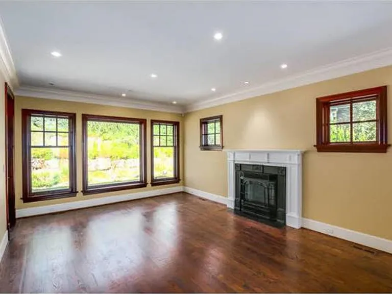 1379 Chartwell Dr — Photo 14