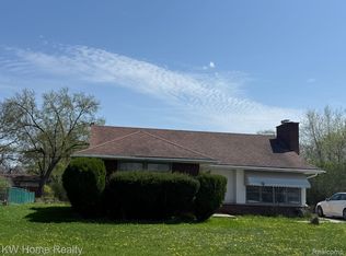 29316 Southgate Dr, Southfield, MI 48076