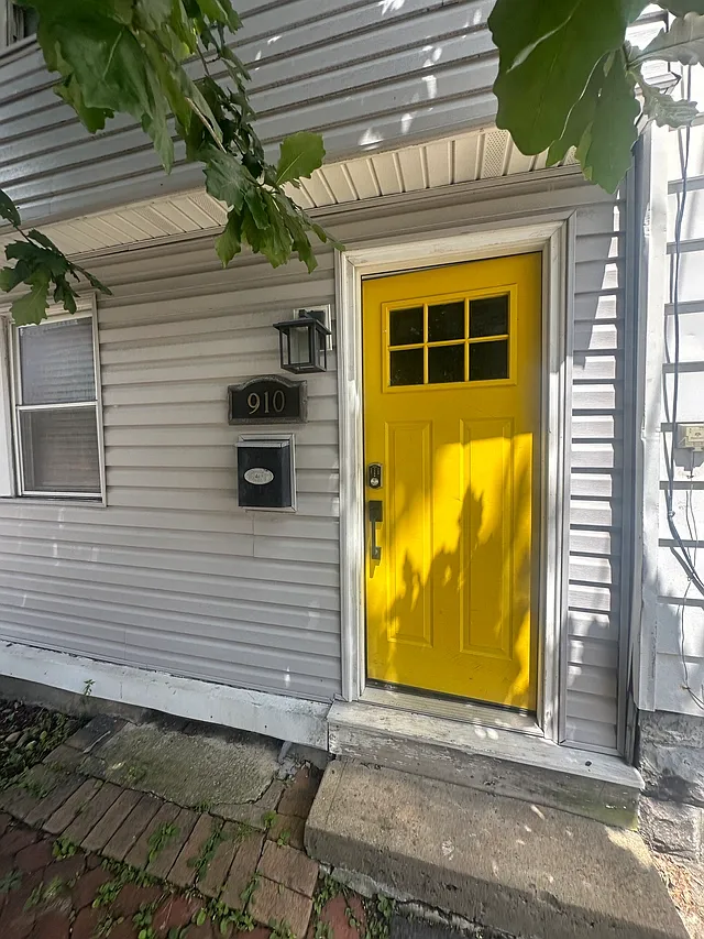910 James Street — Photo 1