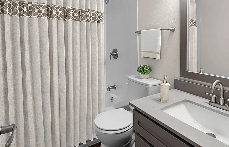 Granada Apartment Homes — Photo 6