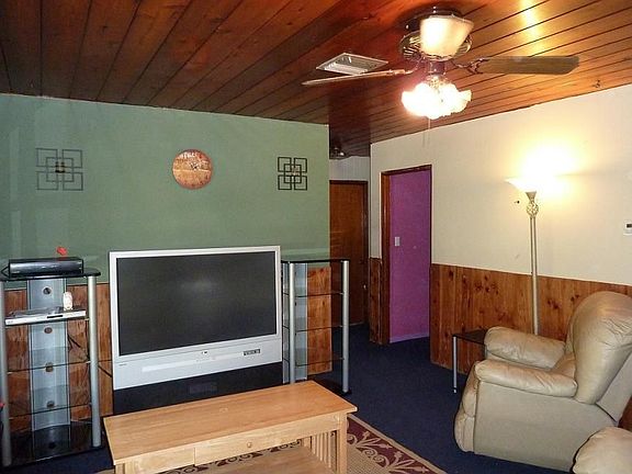 4th image of 371 Carpenter Ave