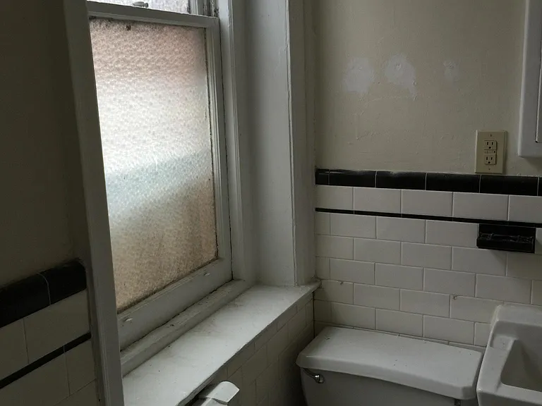4211 Pine St #2F — Photo 12