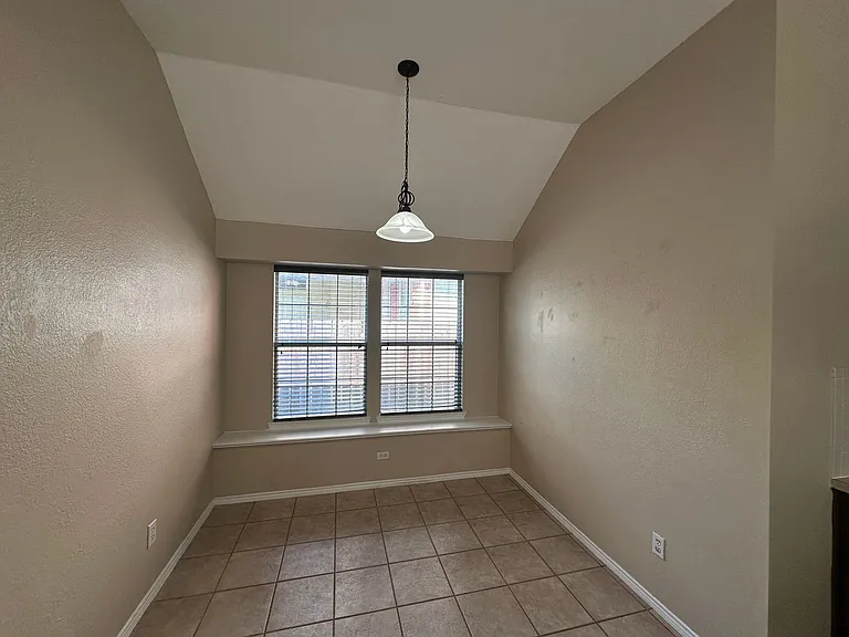 10701 Nashville Dr — Photo 10