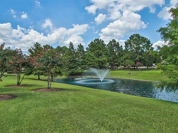 Walking distance to neighborhood amenities!