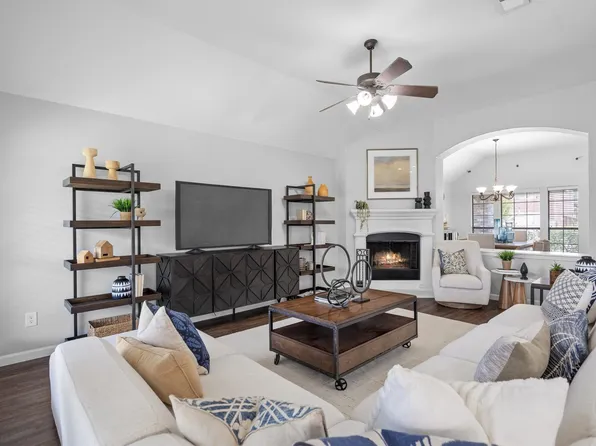 427 Brighton St, Roanoke, TX 76262