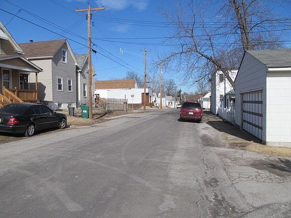 5th image of 915 Dammert Ave