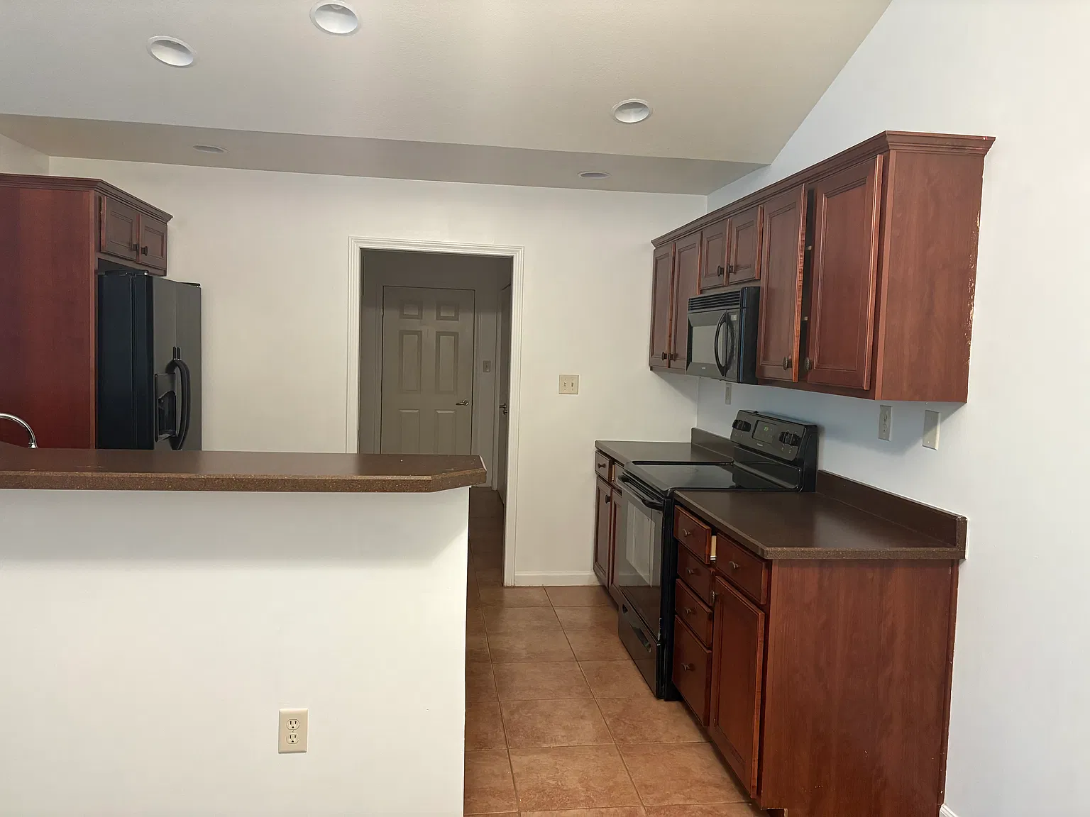 3 bed, 1700 sqft, $2,100 — Photo 3