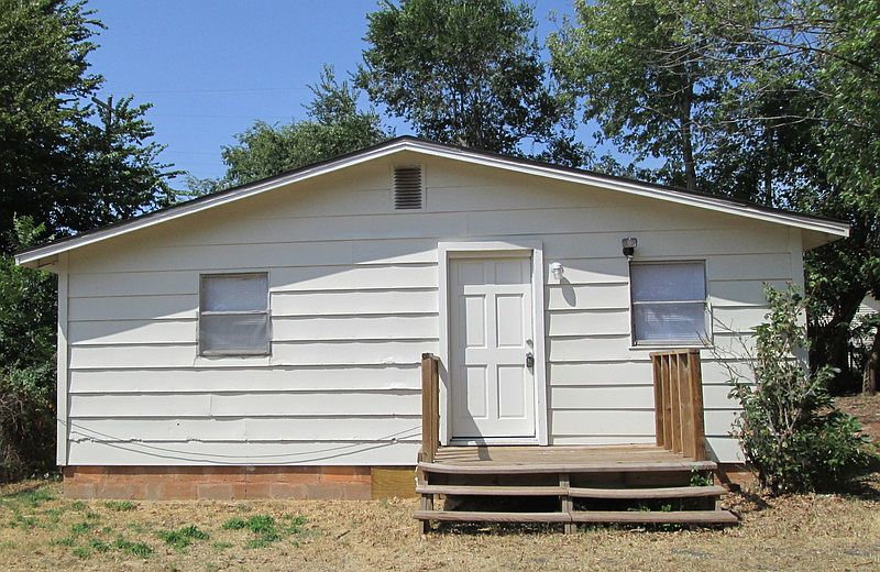 1st image of 741 SE 33rd St