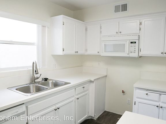2nd image of 14359 Haynes St APT 6