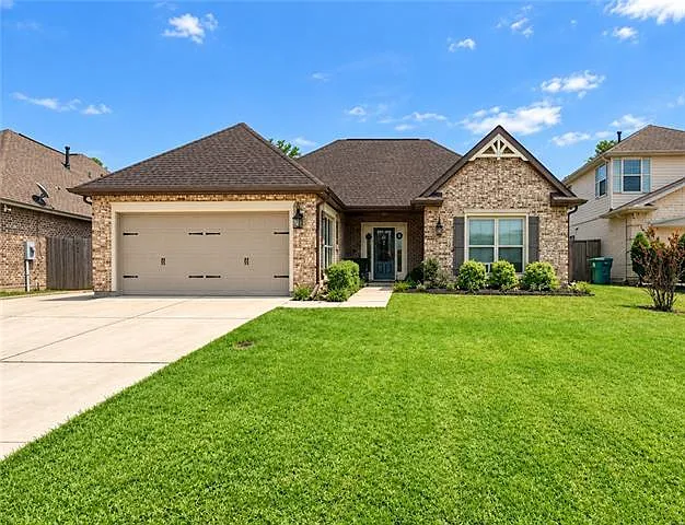 4 bed, 2.0 bath, 2091 sqft, $2,700 — Photo 1