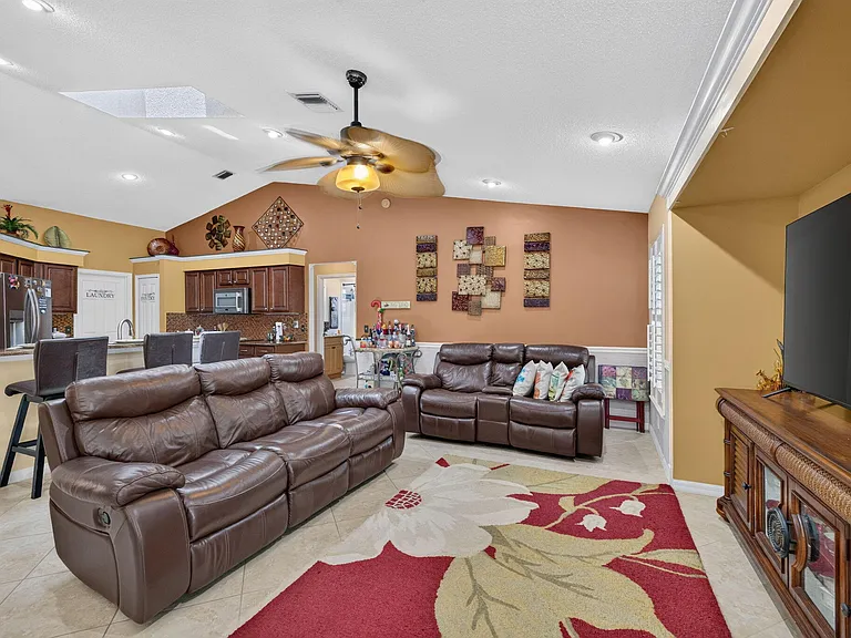 3077 SE Galt Cir — Photo 15