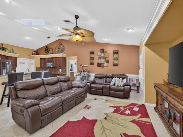 3077 SE Galt Cir, Port Saint Lucie, FL 34984