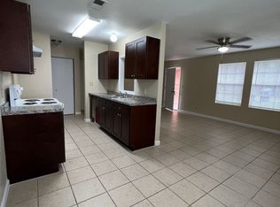 225 Hunters Ln, Eagle Lake, TX 77434