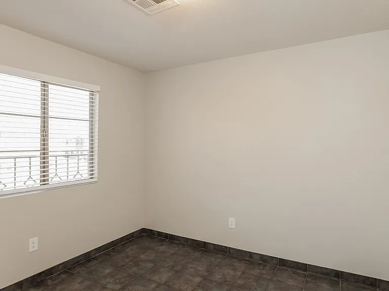 21808 N 40th Pl — Photo 13