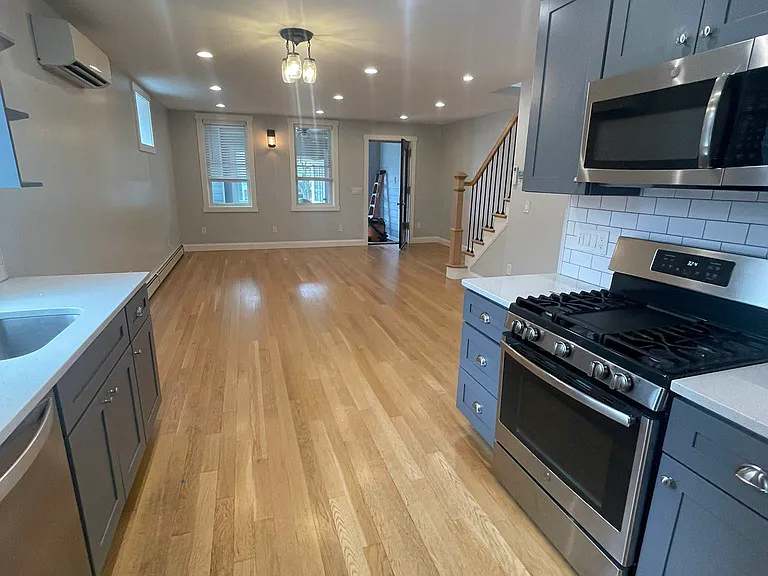 28-19 Ditmars Blvd #1 — Photo 4